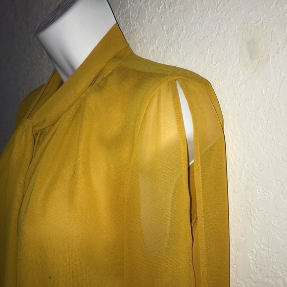 Vince Camuto Cold Shoulder Tie Neck Yellow Top XS - Picture 4 of 11